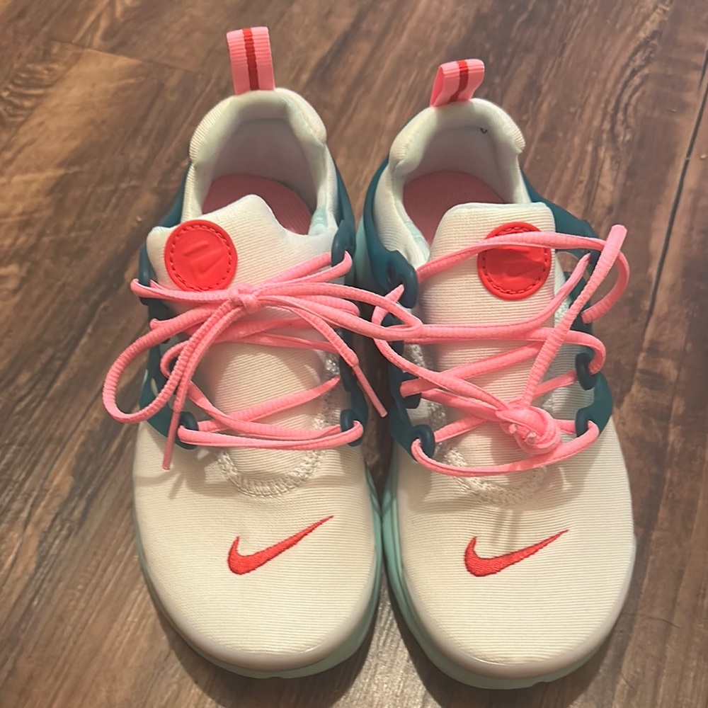 Nike Kids' White and Pink Prestos